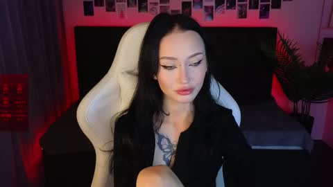 holly_berryy_ online show from 09/13/25, 01:27