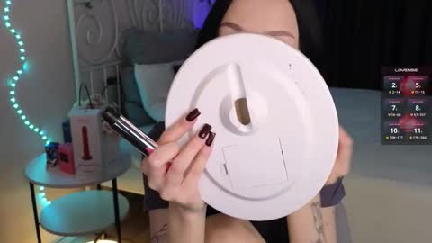 holly_berryy_ online show from 10/04/25, 01:47