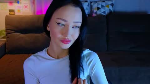 holly_berryy_ online show from 10/06/25, 01:58