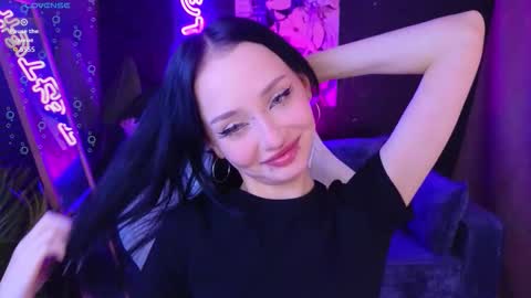 holly_berryy_ online show from 10/21/25, 02:01