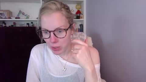 Snapshot of holly_bourbon chatting on 03/01/26, 07:16 holly_bourbon online show from 03/01/26, 07:16