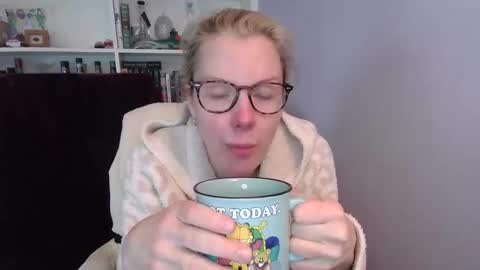 Snapshot of holly_bourbon chatting on 03/16/26, 07:29 holly_bourbon online show from 03/16/26, 07:29