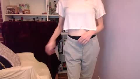 Snapshot of holly_bourbon chatting on 03/22/26, 12:36 holly_bourbon online show from 03/22/26, 12:36