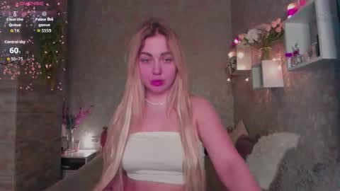 holly_molly8 online show from 01/12/26, 04:12