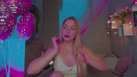 holly_molly8 online show from 02/18/26, 08:27