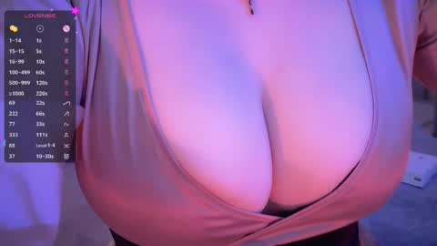 Snapshot of holly_molly_69 chatting on 10/05/25, 03:16 Molly online show from 10/05/25, 03:16