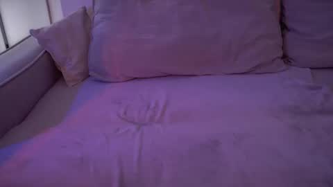 Snapshot of holly_molly_69 chatting on 10/24/25, 03:47 Molly online show from 10/24/25, 03:47