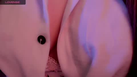 Snapshot of holly_molly_69 chatting on 05/23/26, 03:34 Molly online show from 05/23/26, 03:34