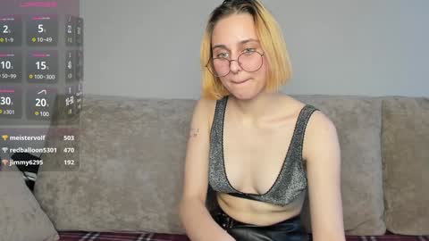 Snapshot of holly_pollyy chatting on 01/02/25, 08:49 Polly online show from 01/02/25, 08:49