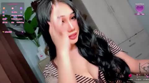 Snapshot of holly_preciousxx chatting on 05/24/26, 09:20 Hi Im Precious online show from 05/24/26, 09:20