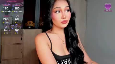 Snapshot of holly_preciousxx chatting on 06/20/26, 07:27 Hi Im Precious online show from 06/20/26, 07:27