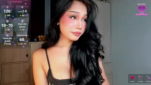 Snapshot of holly_preciousxx chatting on 06/28/26, 08:48 Hi Im Precious online show from 06/28/26, 08:48