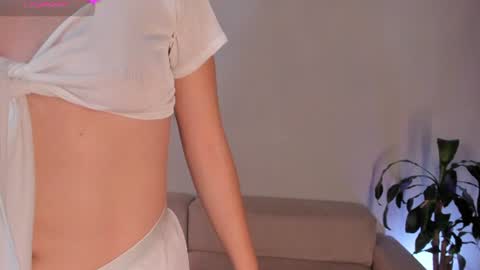 Snapshot of holly_velvett chatting on 07/10/26, 01:21 holly online show from 07/10/26, 01:21