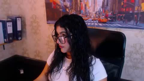 Snapshot of holly_watson_ chatting on 07/16/26, 04:51 Holly Wastson online show from 07/16/26, 04:51