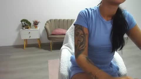 Snapshot of holly_wood18 chatting on 06/27/26, 08:08 holly_wood18 online show from 06/27/26, 08:08