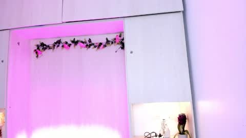 Snapshot of hollyadamss_ chatting on 04/01/26, 01:52 Sofia online show from 04/01/26, 01:52