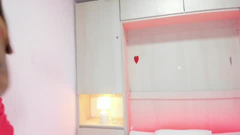 Snapshot of hollyadamss_ chatting on 04/10/26, 12:10 Sofia online show from 04/10/26, 12:10