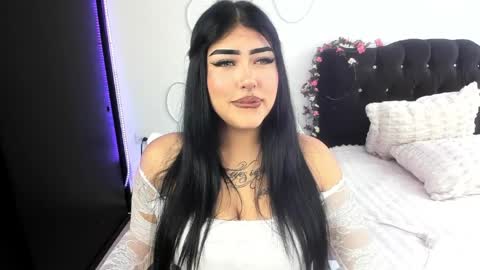 Snapshot of hollycute54 chatting on 04/01/26, 04:37 Holly online show from 04/01/26, 04:37