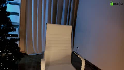 hollyextra online show from 12/23/24, 02:13