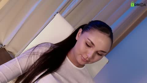 hollyextra online show from 02/08/25, 08:53