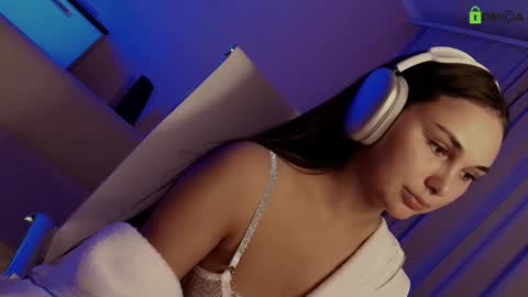 hollyextra online show from 02/20/25, 05:18