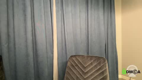 hollyextra online show from 10/24/25, 03:41