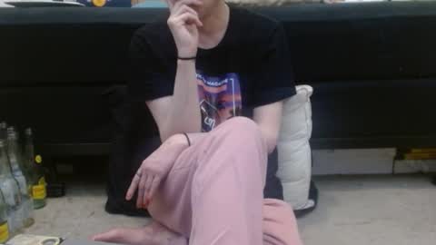 Snapshot of hollyhawkes chatting on 02/12/25, 01:41 Holly Hawkes online show from 02/12/25, 01:41