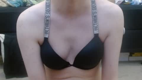 Snapshot of hollyhawkes chatting on 03/03/25, 10:42 Holly Hawkes online show from 03/03/25, 10:42