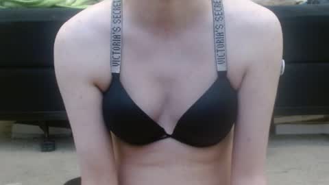 Snapshot of hollyhawkes chatting on 03/08/25, 09:40 Holly Hawkes online show from 03/08/25, 09:40