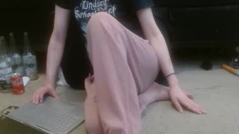 Snapshot of hollyhawkes chatting on 11/23/25, 10:09 Holly Hawkes online show from 11/23/25, 10:09