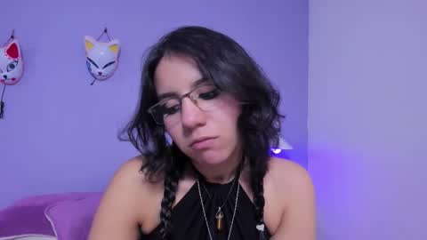 hollypeach_ online show from 11/16/25, 03:39