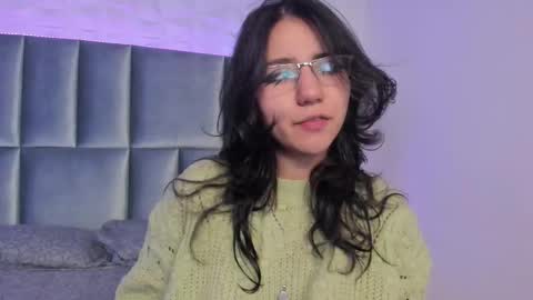 hollypeach_ online show from 12/21/25, 02:57