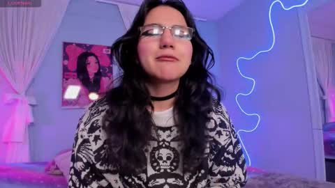 hollypeach_ online show from 01/10/26, 04:31