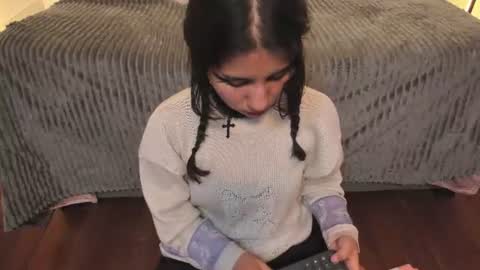 Snapshot of hollypeach_ chatting on 06/11/26, 12:32 hollypeach_ online show from 06/11/26, 12:32