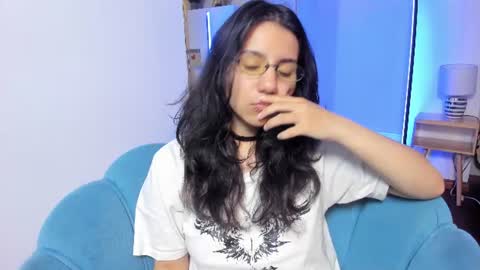 Snapshot of hollypeach_ chatting on 07/12/26, 05:15 hollypeach_ online show from 07/12/26, 05:15