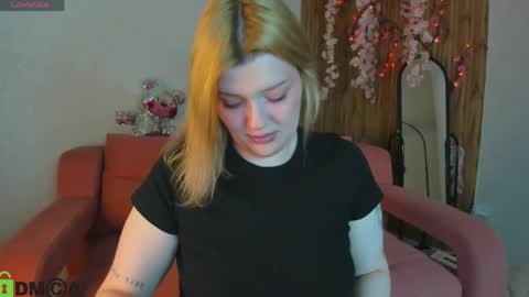 Snapshot of hollyray_ chatting on 04/07/26, 01:39 Holly online show from 04/07/26, 01:39