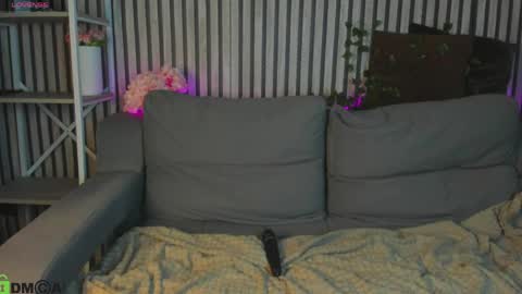 Snapshot of hollyray_ chatting on 04/10/26, 01:22 Holly online show from 04/10/26, 01:22