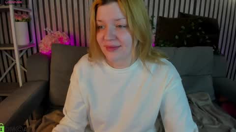 Snapshot of hollyray_ chatting on 04/13/26, 01:11 Holly online show from 04/13/26, 01:11