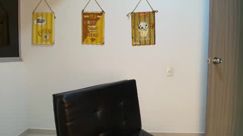 Snapshot of hollyshit_ chatting on 10/29/25, 01:52 hollyshit_ online show from 10/29/25, 01:52