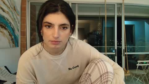 Snapshot of hollyshit_ chatting on 10/31/25, 01:28 hollyshit_ online show from 10/31/25, 01:28