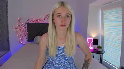 HollyTaillor online show from 09/15/25, 12:16