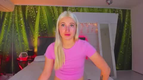 HollyTaillor online show from 10/13/25, 05:29