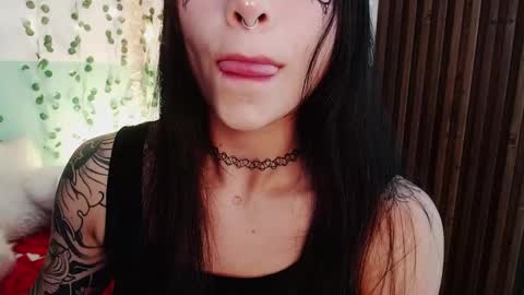 Snapshot of hollyxx_ chatting on 12/05/24, 07:38 holly online show from 12/05/24, 07:38