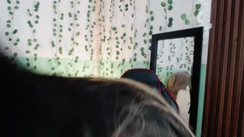 Snapshot of hollyxx_ chatting on 12/11/24, 07:57 holly online show from 12/11/24, 07:57