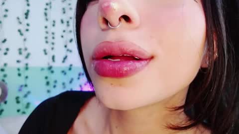 Snapshot of hollyxx_ chatting on 12/14/24, 03:36 holly online show from 12/14/24, 03:36