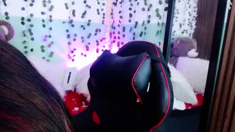 Snapshot of hollyxx_ chatting on 12/24/24, 06:50 holly online show from 12/24/24, 06:50