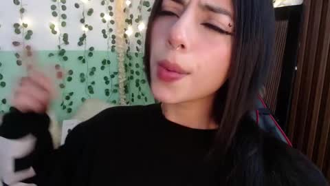 Snapshot of hollyxx_ chatting on 01/10/25, 08:15 holly online show from 01/10/25, 08:15