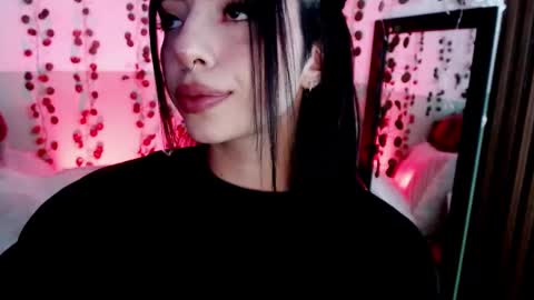 Snapshot of hollyxx_ chatting on 01/11/25, 04:46 holly online show from 01/11/25, 04:46