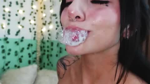 Snapshot of hollyxx_ chatting on 01/14/25, 02:40 holly online show from 01/14/25, 02:40