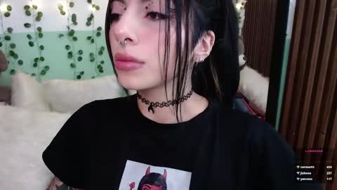 Snapshot of hollyxx_ chatting on 01/17/25, 01:36 holly online show from 01/17/25, 01:36